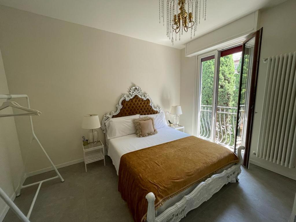 Prestige Sirmione Via Antiche Mura Bagian luar foto