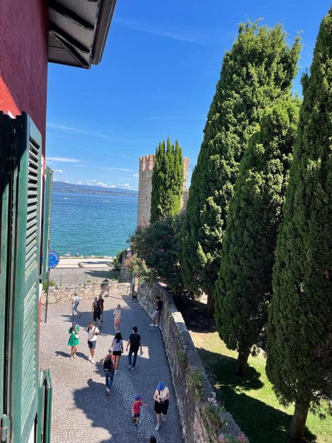 Prestige Sirmione Via Antiche Mura Bagian luar foto